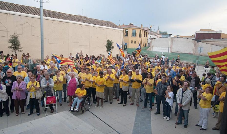 141210360430-09-14-concentracio-suport-consulta-9N-caldes-de-malavella-4.jpg