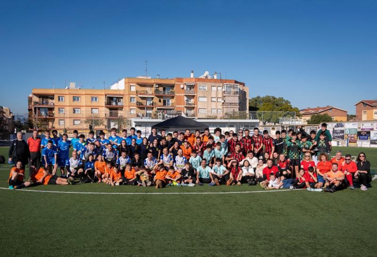 La Canonja recull prop de 200 joguines en un torneig de futbol solidari