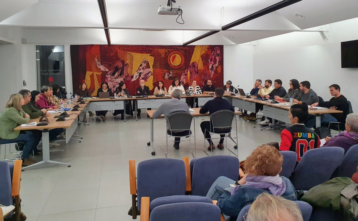 El Ple Municipal de Pineda de Mar aprova el pressupost 2025, marcat per les millores dels serveis a les persones i de l’atenció a l’espai públic