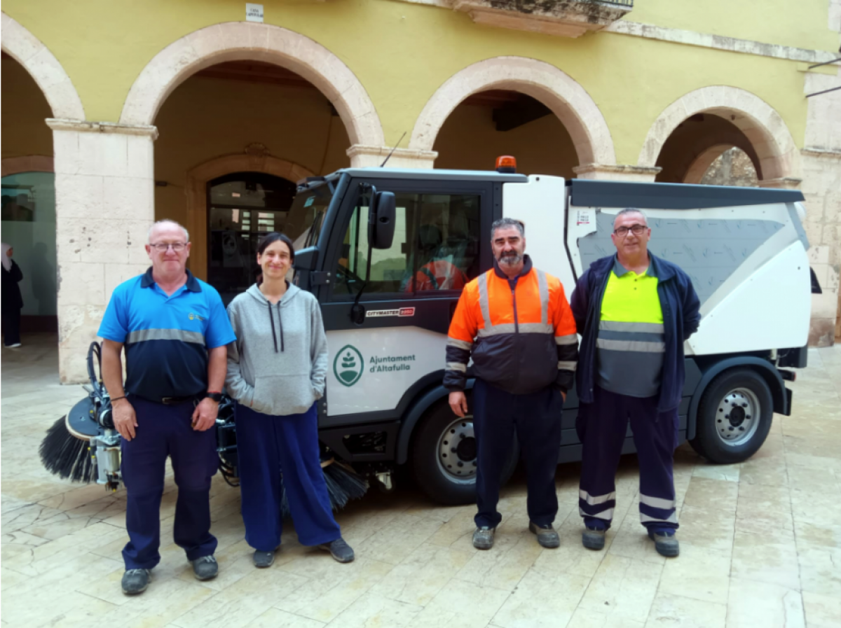 L'Ajuntament d'Altafulla renova la seva flota de neteja viària amb l'adquisició d'un nou camió escombradora