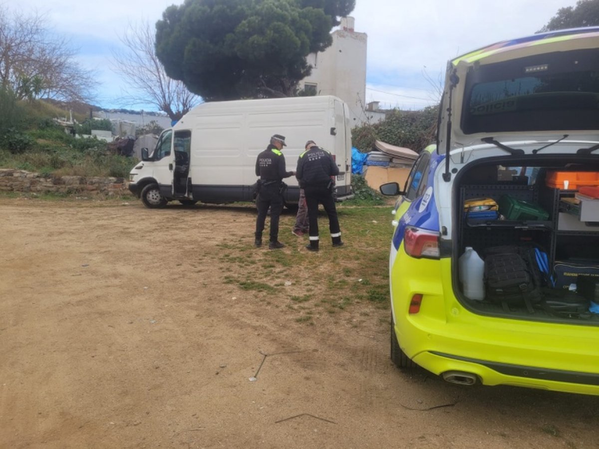 Registrades dues noves denúncies durant el cap de setmana per abocaments no permesos de mobles i deixalles a Pineda de Mar